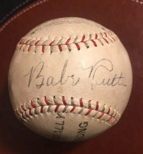 Close up of Babe Ruth's signature 