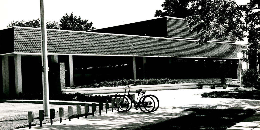 Black and white photo of the Lindenhurst Memorial Library exterior