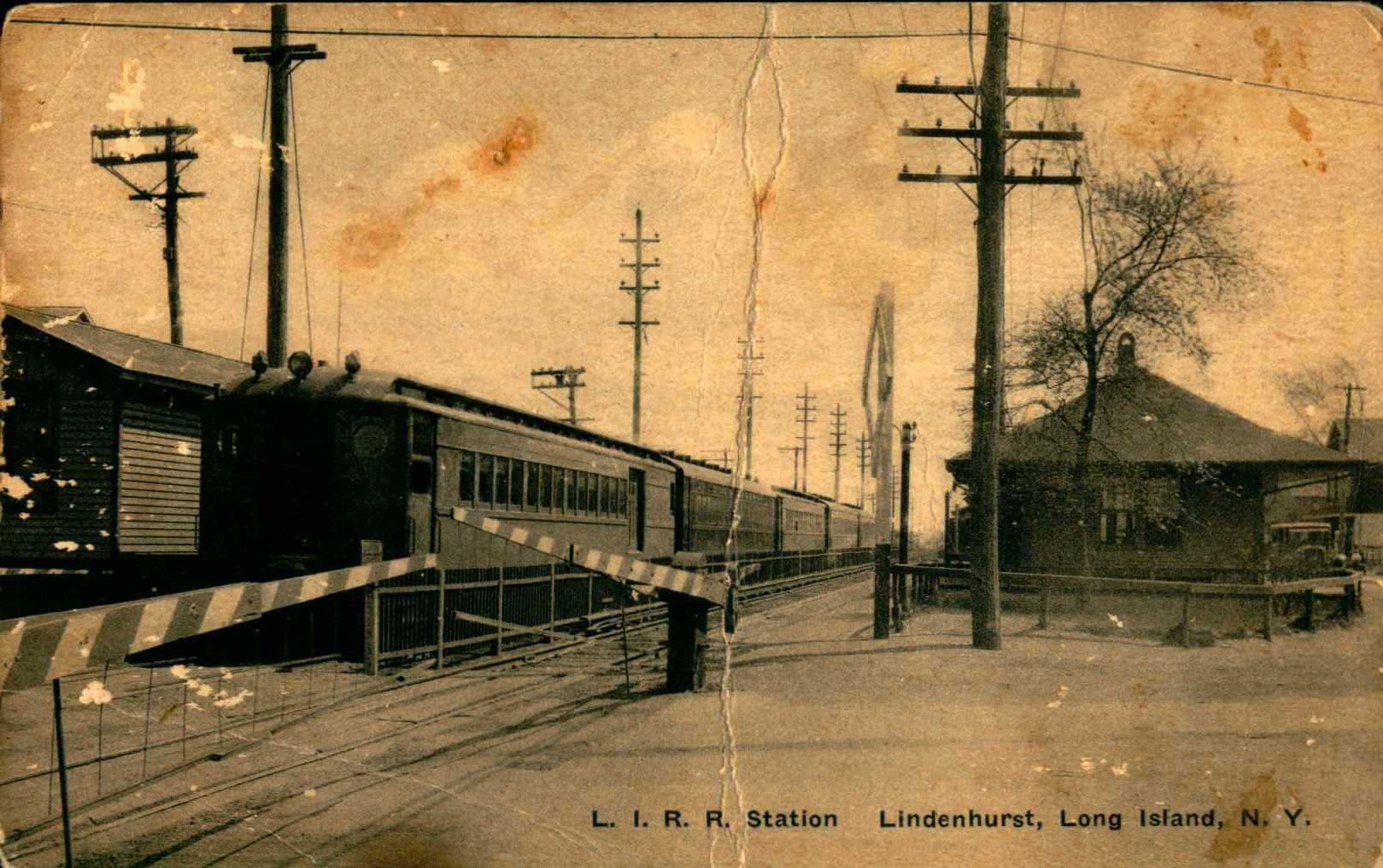Black and white photo of the Lindenhurst Train Station in the 1940s. 