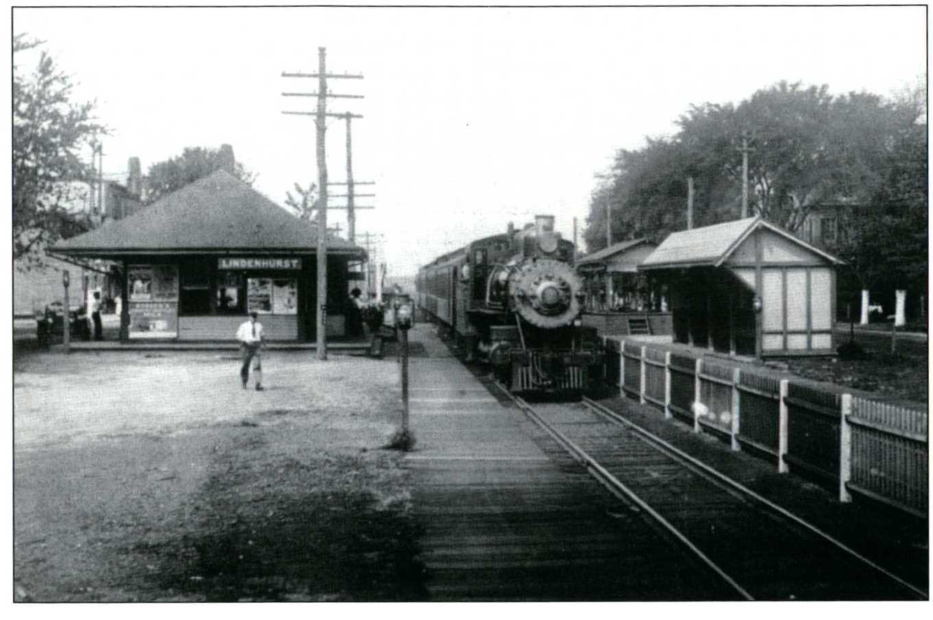 Black and white photo of Lindenhurst train station. 