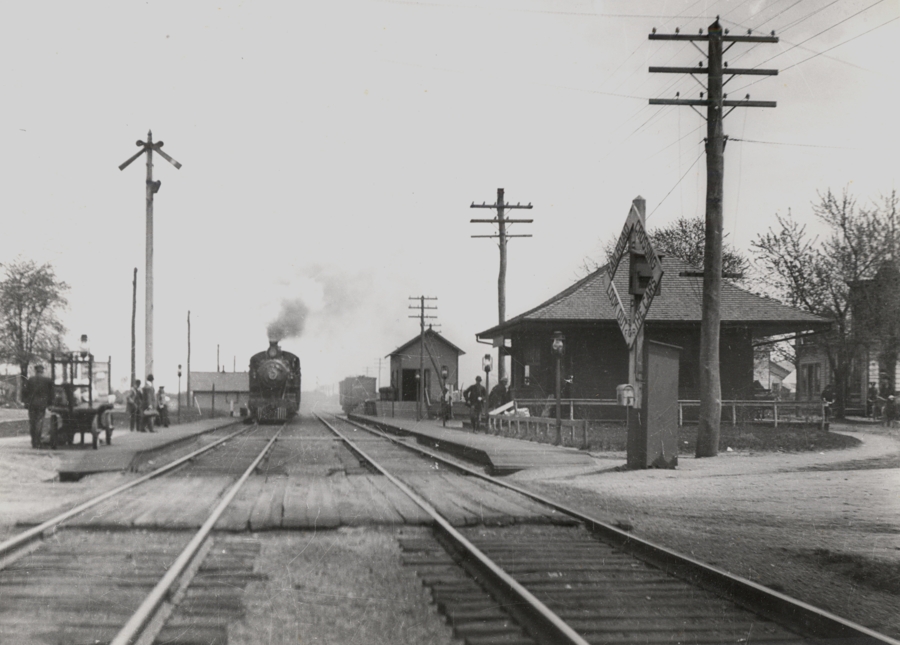 Black and white photo of train pulling into Lindenhurst station.